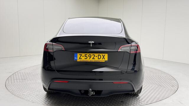 Tesla Model Y RWD 58 kWh | afneembare trekhaak | Autopilot | Panoramadak | Camera 360 | Nederlandse Auto