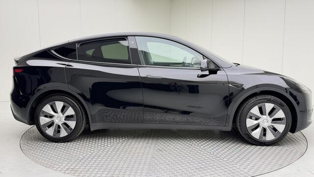 Tesla Model Y RWD 58 kWh | afneembare trekhaak | Autopilot | Panoramadak | Camera 360 | Nederlandse Auto