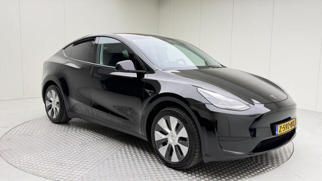 Tesla Model Y RWD 58 kWh | afneembare trekhaak | Autopilot | Panoramadak | Camera 360 | Nederlandse Auto
