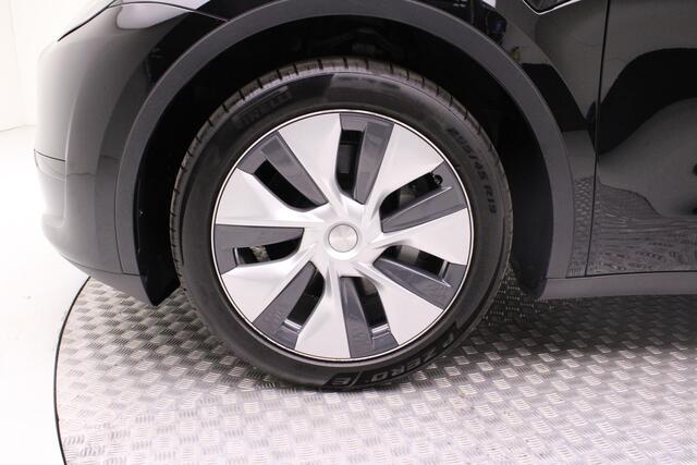 Tesla Model Y RWD 58 kWh | afneembare trekhaak | Autopilot | Panoramadak | Camera 360 | Nederlandse Auto