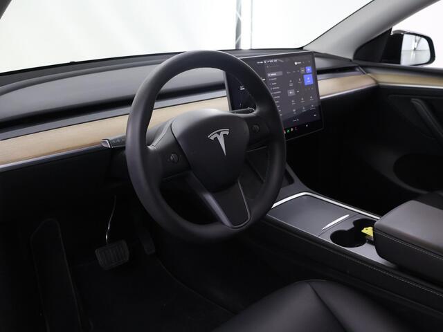 Tesla Model Y RWD 58 kWh | Panoramadak | 360° Camera | Stoelverwarming | Keyless Entry/Go | Elek. Stoelen | Climate Control | Elek. Achterklep |