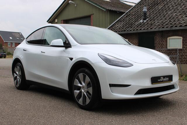 Tesla Model Y Long Range AWD 75 kWh SOh 90.6% LEER NAVI PANO 124000KM!!!