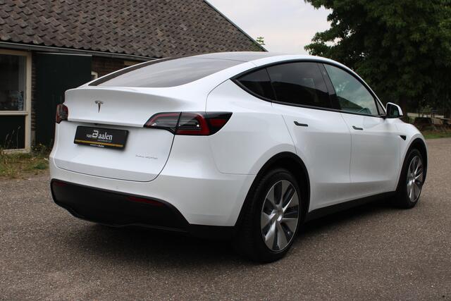 Tesla Model Y Long Range AWD 75 kWh SOh 90.6% LEER NAVI PANO 124000KM!!!