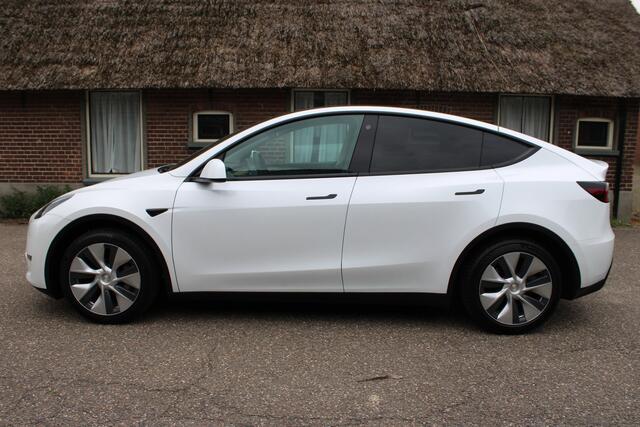Tesla Model Y Long Range AWD 75 kWh SOh 90.6% LEER NAVI PANO 124000KM!!!