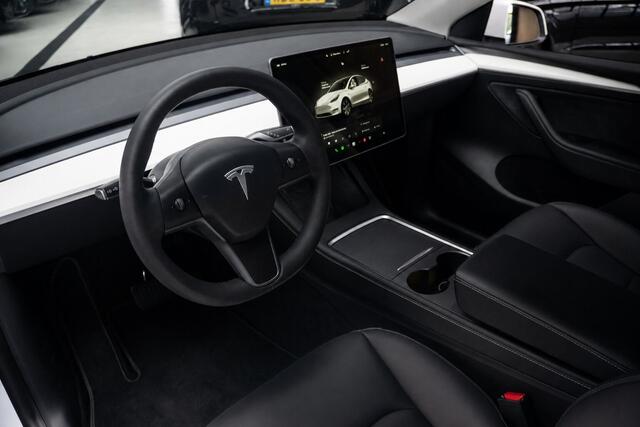 Tesla Model Y SOH: 95,8% Navi 360° Leer ACC Autopilot PDC Elektr. achterklep Stoelverwarmimg voor en achter Stuurverwarming Optie: Full Self-Driving Capability BTW auto