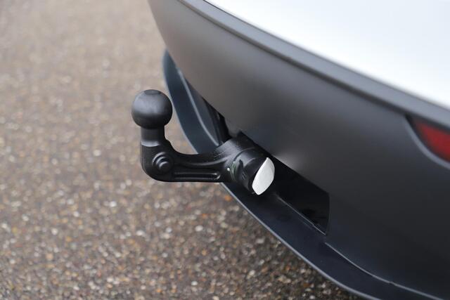 Tesla Model Y Long Range AWD 75 kWh Afneembare Trekhaak Panoramadak Full Self Driving 3 Lederen Bekleding