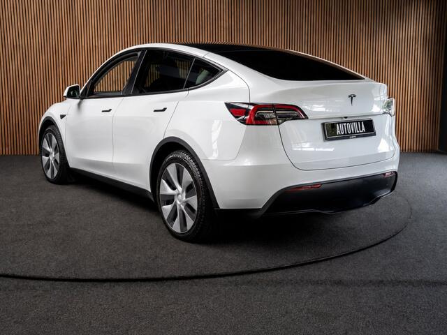 Tesla Model Y Long Range Dual Motor AWD 351pk Navi Camera Leer Warmtepomp ACC Autopilot PDC Elektr. achterklep Stoelverwarmimg voor en achter Stuurverwarming BTW auto SoH is 93,6%