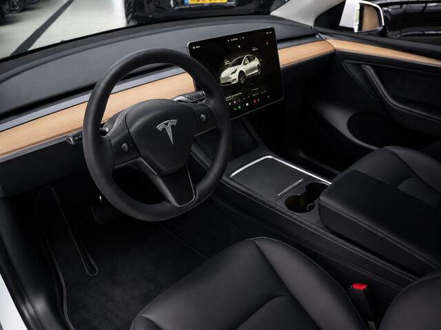 Tesla Model Y Long Range Dual Motor AWD 351pk Navi Camera Leer Warmtepomp ACC Autopilot PDC Elektr. achterklep Stoelverwarmimg voor en achter Stuurverwarming BTW auto SoH is 93,6%