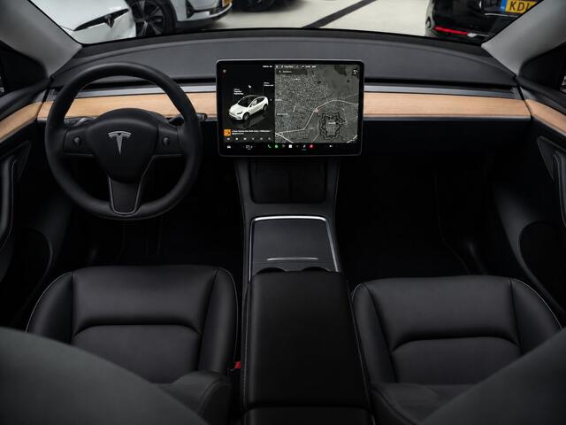 Tesla Model Y Long Range Dual Motor AWD 351pk Navi Camera Leer Warmtepomp ACC Autopilot PDC Elektr. achterklep Stoelverwarmimg voor en achter Stuurverwarming BTW auto SoH is 93,6%