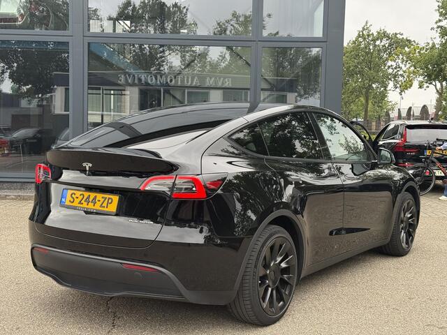 Tesla Model Y Long Range AWD 75 kWh VAN: 38.900,- VOOR: 35.877,- UW HERFSTVOORDEEL: 3.023,-|SOH 92%| ORIGINEEL NED. NAP| 1STE EIGENAAR!| FABRIEKSGARANTIE OP ACCU & AANDRIJFLIJN TOT 2031 OF 192.000 KM| BTW VERREKENBAAR|
