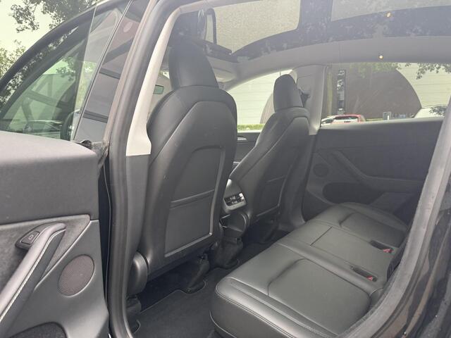 Tesla Model Y Long Range AWD 75 kWh VAN: 38.900,- VOOR: 35.877,- UW HERFSTVOORDEEL: 3.023,-|SOH 92%| ORIGINEEL NED. NAP| 1STE EIGENAAR!| FABRIEKSGARANTIE OP ACCU & AANDRIJFLIJN TOT 2031 OF 192.000 KM| BTW VERREKENBAAR|