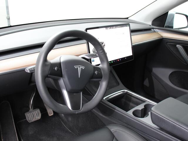 Tesla Model Y Long Range AWD 75 kWh Climate control Adaptieve cruise control Achteruitrijcamera Panoramadak Keyless Stuurverwarming Stoelverwarming LED Navigatie Parkeersensoren
