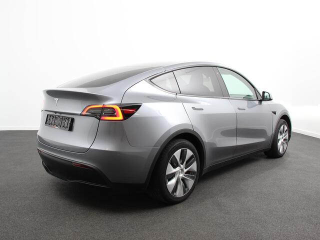 Tesla Model Y Long Range AWD 75 kWh Climate control Adaptieve cruise control Achteruitrijcamera Panoramadak Keyless Stuurverwarming Stoelverwarming LED Navigatie Parkeersensoren