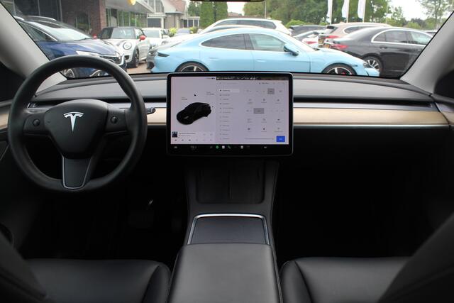 Tesla Model Y Long Range AWD 75 kWh / SoH 90,9% / Trekhaak / Autopilot / Panoramadak / Camera / 20'' / Keyless / Leder / Dodehoek / Navigatie / Stoelverwarming