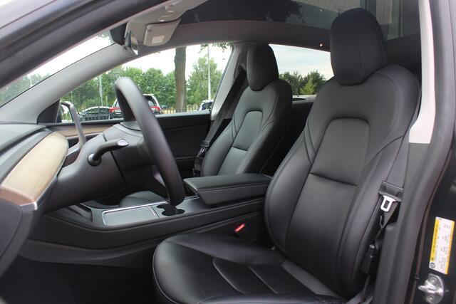 Tesla Model Y Long Range AWD 75 kWh / SoH 90,9% / Trekhaak / Autopilot / Panoramadak / Camera / 20'' / Keyless / Leder / Dodehoek / Navigatie / Stoelverwarming