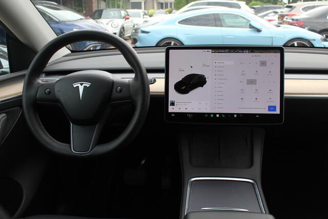 Tesla Model Y Long Range AWD 75 kWh / SoH 90,9% / Trekhaak / Autopilot / Panoramadak / Camera / 20'' / Keyless / Leder / Dodehoek / Navigatie / Stoelverwarming