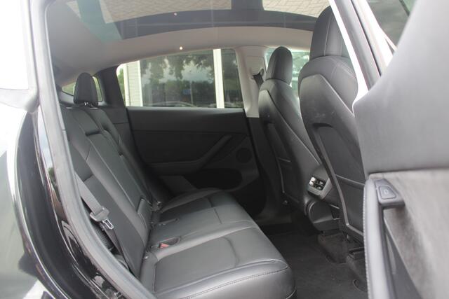 Tesla Model Y Long Range AWD 75 kWh / SoH 90,9% / Trekhaak / Autopilot / Panoramadak / Camera / 20'' / Keyless / Leder / Dodehoek / Navigatie / Stoelverwarming