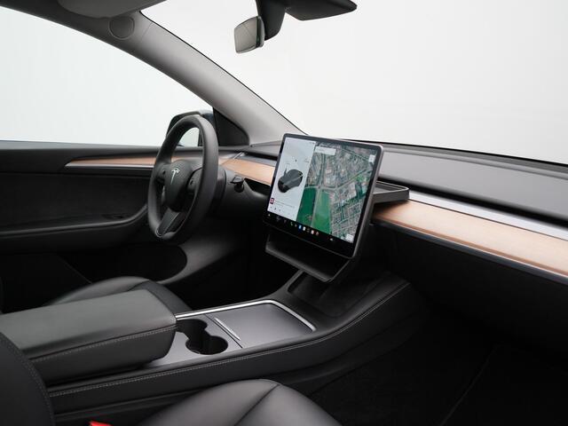Tesla Model Y Dual Motor Long Range AWD 514pk | Trekhaak Afn. | Full Self-Driving Capability | Panodak | Adaptive Cruise | 360 Camera | Lederen Sportstoelen Memory & Verwarmd | Navigatie |