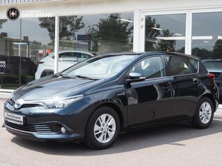 toyota-auris-1.8-hybrid-now
