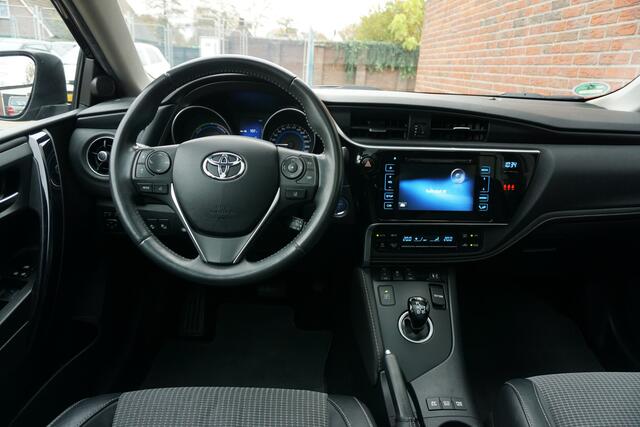 Toyota AURIS Touring Sports 1.8 Hybrid Executive Trekhaak | Camera | Stoelverw. * All in prijs *