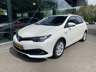 toyota-auris-1.8-hybrid-dynamic