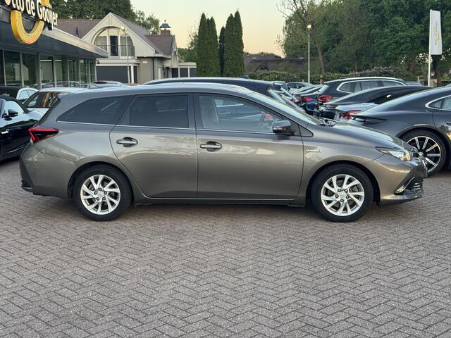 Toyota AURIS Touring Sports 1.8 Hybrid Dynamic / Camera / Navigatie / Keyless / 16'' / DAB / Cruise Control / Getint glas