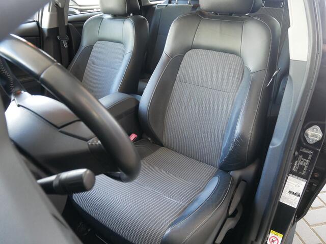 Toyota AURIS Touring Sports 1.8 Hybrid Lease pro, Vol Opties!