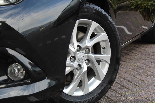 Toyota AURIS Touring Sports 1.8 Hybrid Dynamic | Rijklaar | Trekhaak | Cruise | Clima | Keyless | Navi | Camera | Dealer onderhouden
