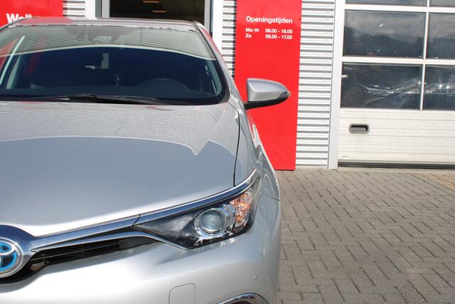 Toyota AURIS 1.8 Hybrid Executive *Met Trekhaak!*