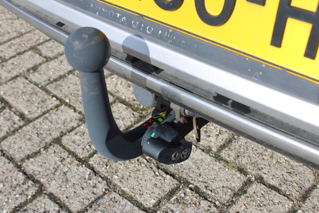 Toyota AURIS 1.8 Hybrid Executive *Met Trekhaak!*