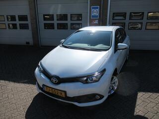 toyota-auris-1.8-hybrid-dynamic-go-