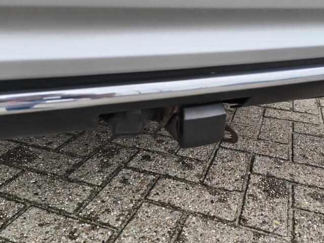 Toyota AURIS 1.8 Hybrid Dynamic | Trekhaak | Cruise Control | Stoelverwarming