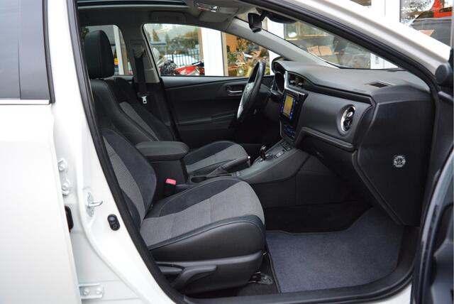 Toyota AURIS Touring Sports 1.8 Hybrid Executive | Pano | Trekhaak | Keyless | Orig. NL | NAP |
