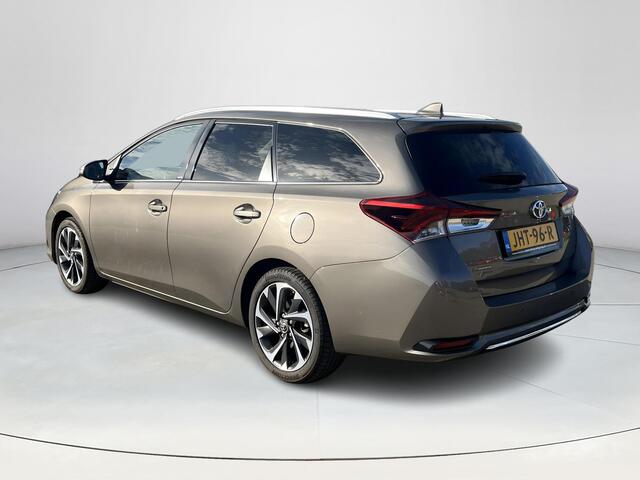 Toyota AURIS 1.8 Hybrid Dynamic | Navigatie | Stoelverwarming | Parkeersensoren | 17 inch LM-velgen |
