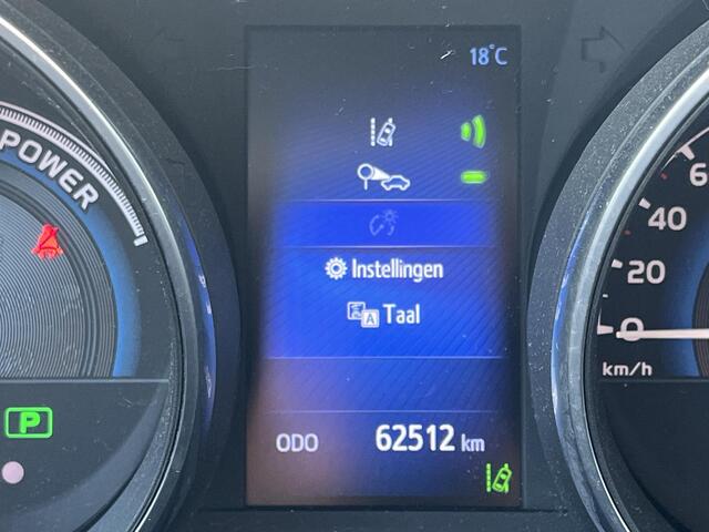 Toyota AURIS 1.8 Hybrid Dynamic | Navigatie | Stoelverwarming | Parkeersensoren | 17 inch LM-velgen |