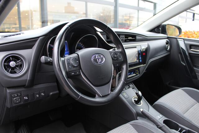Toyota AURIS Touring Sports 1.8 Hybrid Dynamic Ultimate | Rijklaar | PDC | Navi | Trekhaak | Keyless | Camera | Cruise | Stoelverwarming | DAB+
