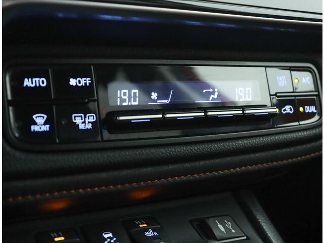 Toyota AURIS 1.8 Hybrid Executive | Stoelverwarming | Parkeersensoren | Fietsendragerbeugel |