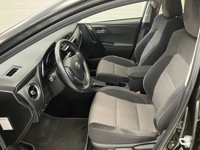 Toyota AURIS Touring Sports 1.8 Hybrid Executive / Navigatie / Stoelverwarming / Cruise Control / Camera / Bluetooth / 17 Inch Lichtmetalen Velgen / Fabrieksgarantie t/m 04-2027 /