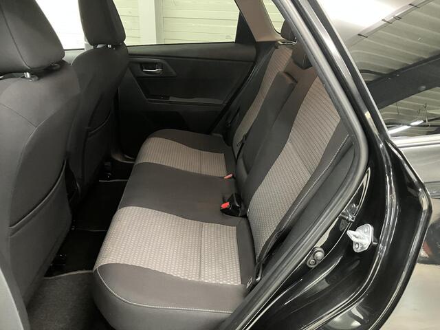 Toyota AURIS Touring Sports 1.8 Hybrid Executive / Navigatie / Stoelverwarming / Cruise Control / Camera / Bluetooth / 17 Inch Lichtmetalen Velgen / Fabrieksgarantie t/m 04-2027 /