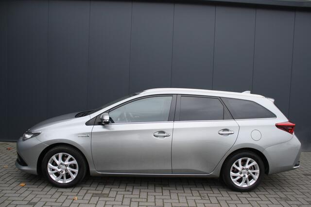 Toyota AURIS Touring Sports 1.8 Hybrid Dynamic - CAMERA - NAVIGATIE - 2e EIGENAAR