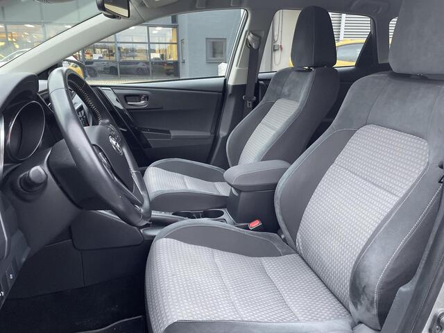 Toyota AURIS 1.8 Hybrid Dynamic **TREKHAAK/ PARKEERSENSOREN/ 36 MAANDEN GARANTIE**