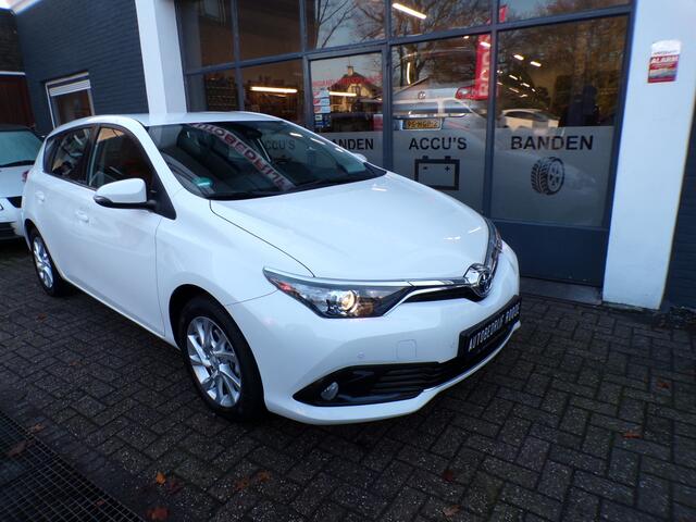 Toyota AURIS 1.2T 5-Drs Nieuw 5.000 Km ! NIEUW !!! AIRCO ,CAMERA,LMV!