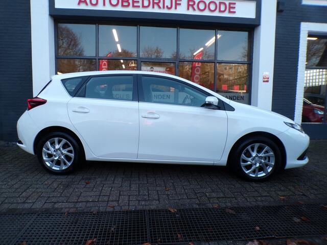 Toyota AURIS 1.2T 5-Drs Nieuw 5.000 Km ! NIEUW !!! AIRCO ,CAMERA,LMV!