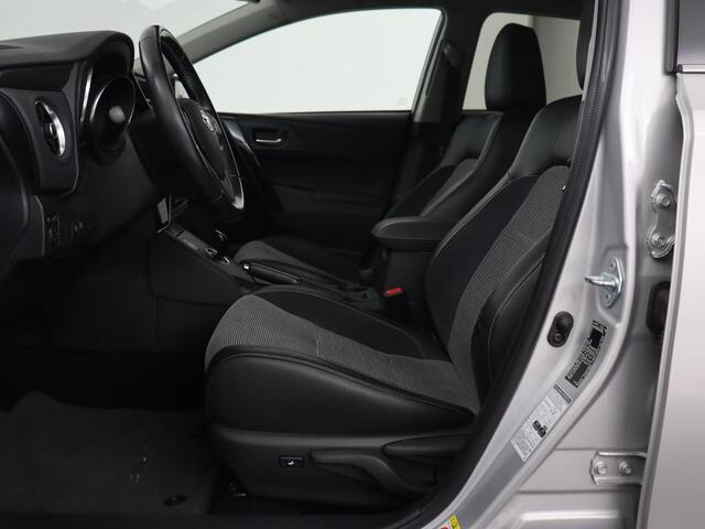 Toyota AURIS 1.8 Hybrid Executive | Stoelverwarming | Trekhaak | Leder/Alcantara | Navigatie | Full LED | Park Assist | Climate control | Cruise control | Keyless | Regensensor