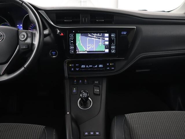 Toyota AURIS 1.8 Hybrid Executive | Stoelverwarming | Trekhaak | Leder/Alcantara | Navigatie | Full LED | Park Assist | Climate control | Cruise control | Keyless | Regensensor