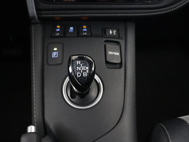 Toyota AURIS 1.8 Hybrid Executive | Stoelverwarming | Trekhaak | Leder/Alcantara | Navigatie | Full LED | Park Assist | Climate control | Cruise control | Keyless | Regensensor