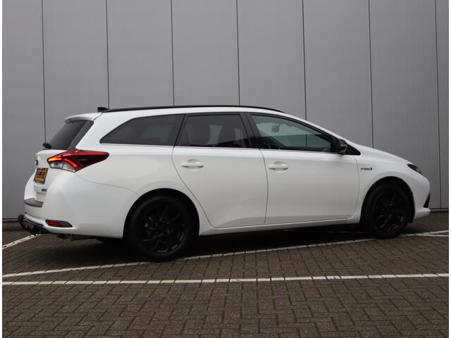 Toyota AURIS 1.8 Hybrid | Trekhaak | Achteruitrijcamera | BOVAG-garantie