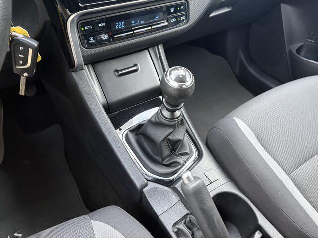 Toyota AURIS 1.3 Now | Trekaak | Bluetooth | Climate control |