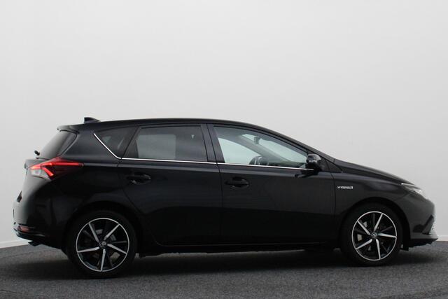 Toyota AURIS 1.8 Hybrid Volcano Edition
