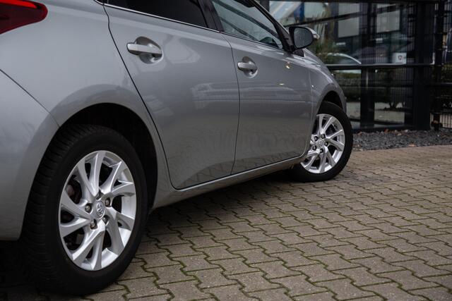 Toyota AURIS 1.2T Trend , Achteruitrijcamera, Panoramadak, Navigatie,